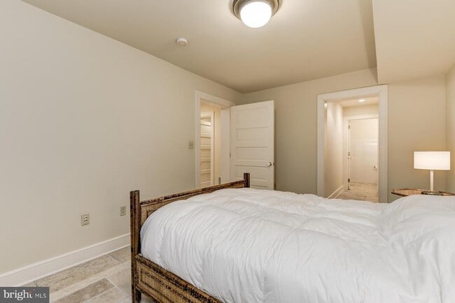 Building Photo - 2425 California St NW