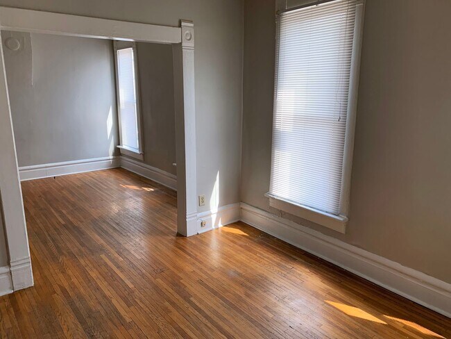 Building Photo - 248 1/2 W 5th Ave