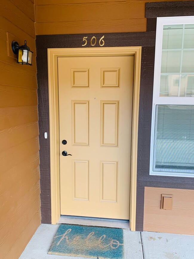 Building Photo - Everything you need. All right here. 2 bed...