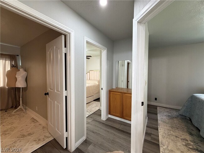 Building Photo - 2724 Monrovia Dr