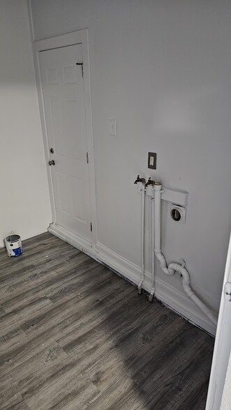 Laundry Hook Ups - 5474 Terrace Ave