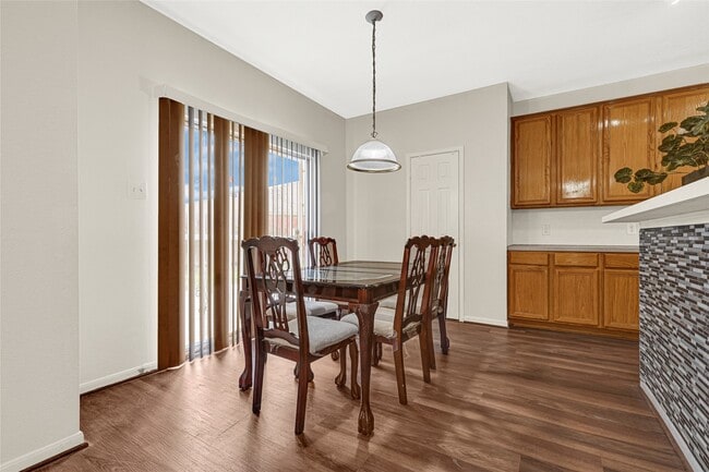 Building Photo - 9340 Royal Way