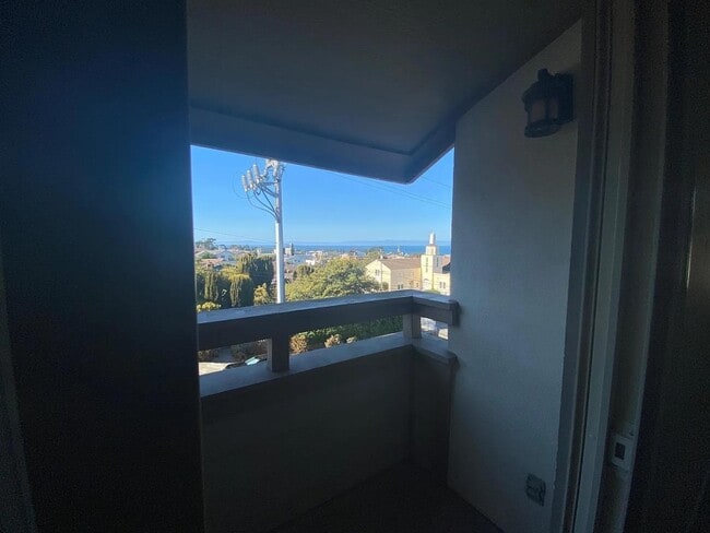 Building Photo - 585 Hawthorne St