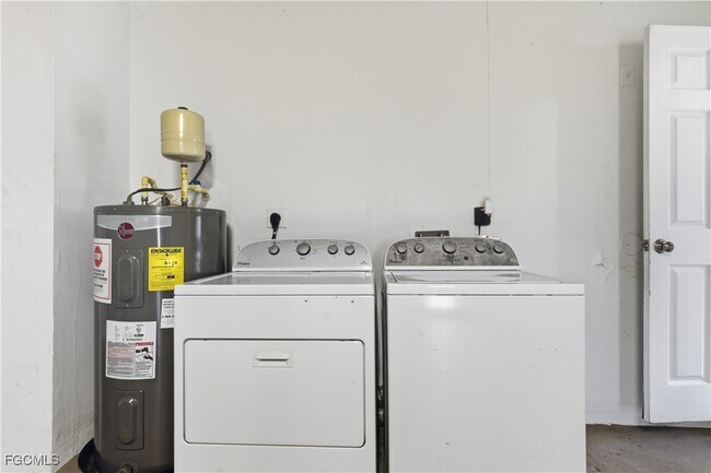 Building Photo - 4520 SE 11th Pl