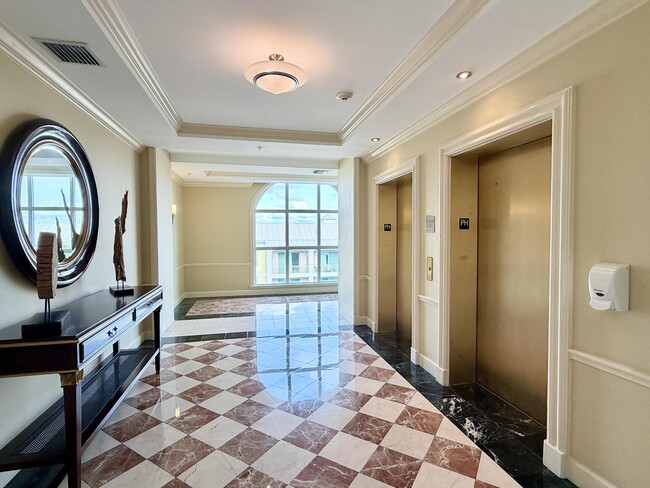 Building Photo - 804 E Windward Way