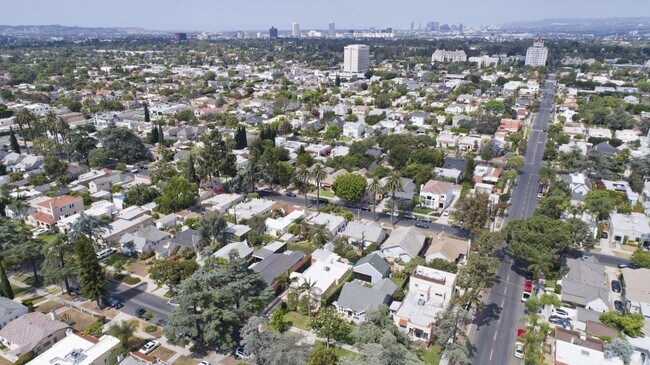 Building Photo - 548 N Windsor Blvd