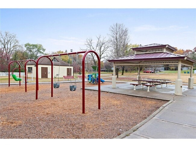 Building Photo - 15803 Sunset Rd