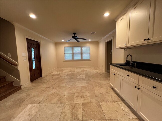 Building Photo - 1014 Roxella St