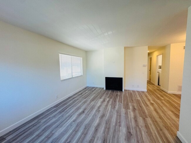 Building Photo - Remodeled Single-Level Beauty in Wildwood!