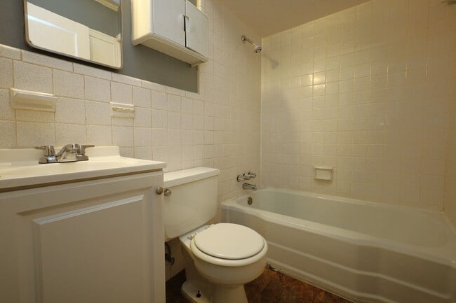 Building Photo - 1716 Charlton St