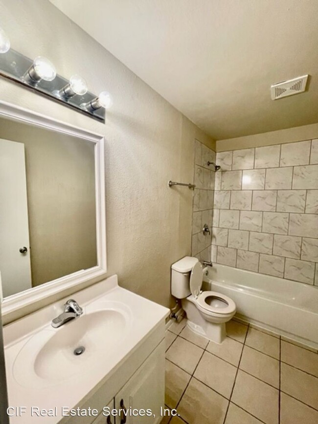 Building Photo - 2 br, 1 bath House - 1500 Lake Shore Dr. U...