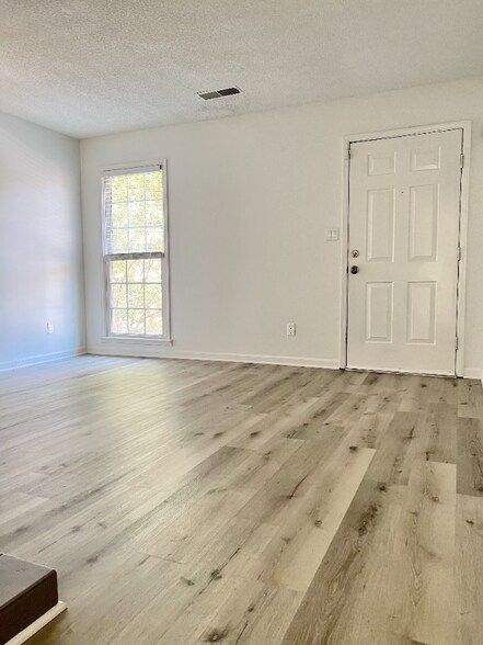 Building Photo - 1166 Booth Rd