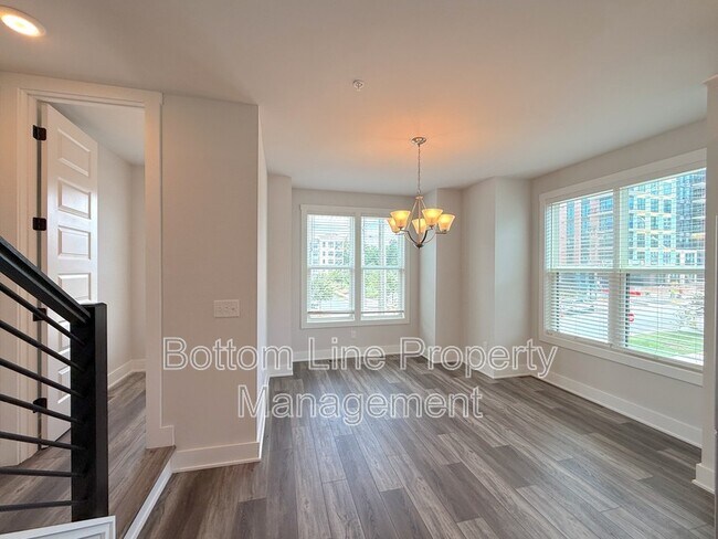 Building Photo - 607 W Tremont Ave