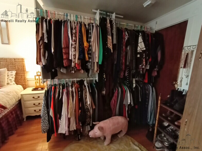 Building Photo - 342 Hanover St