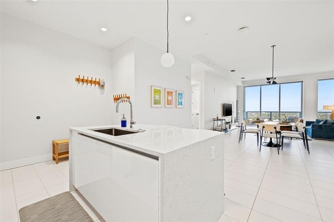 Building Photo - 777 3rd Ave N