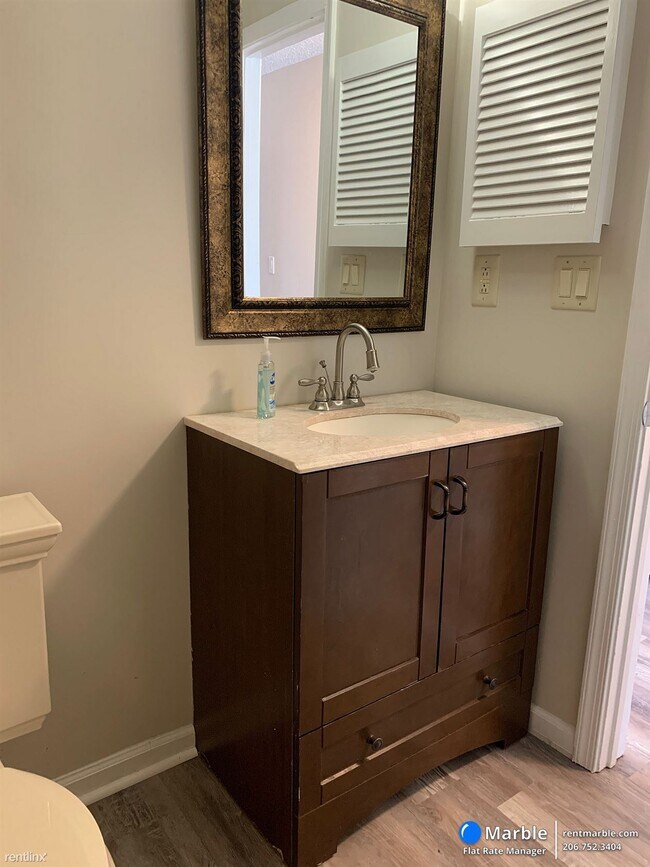 Building Photo - 3 br, 1 bath Townhome - 1426 Dighton Ct