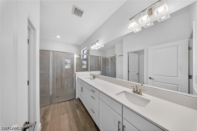 Building Photo - 1388 Birdie Dr
