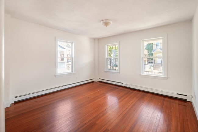 Building Photo - 59 Woodville St