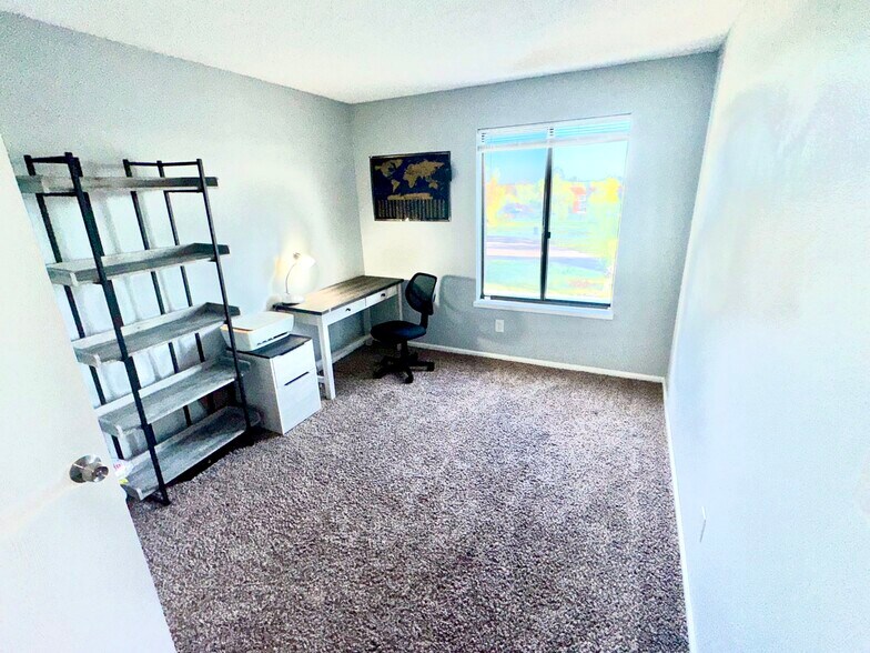 Building Photo - 15911 E Dakota Pl