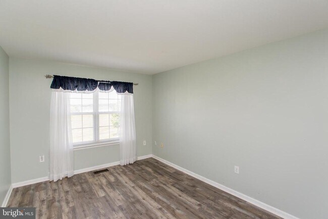 Building Photo - 207 Hampshire Dr