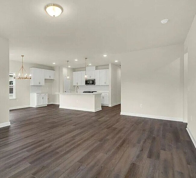 Building Photo - Four bedroom two bath home in Trieste at B...
