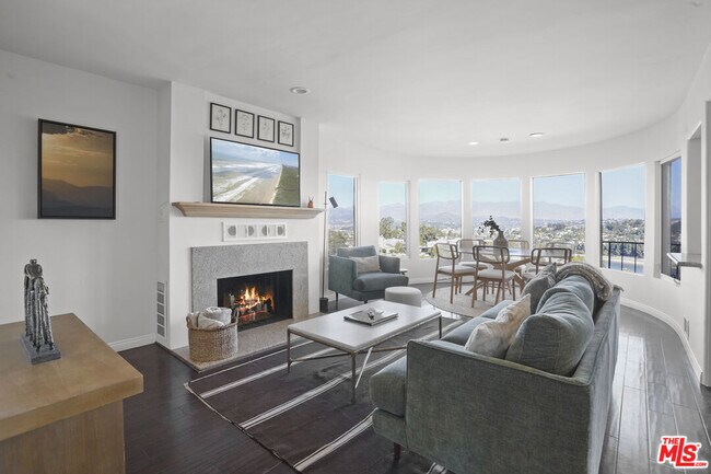 Building Photo - 1850 San Jacinto St