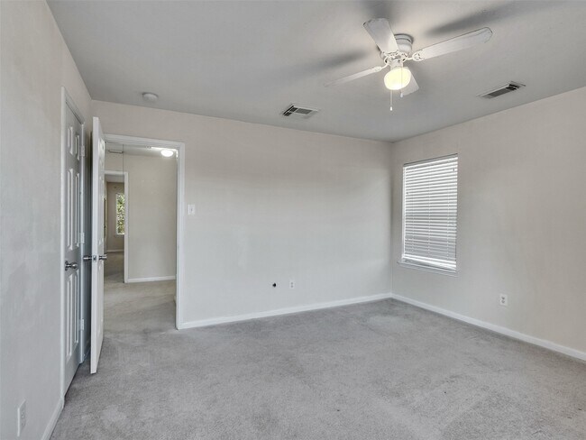 Building Photo - 29650 Legends Green Dr