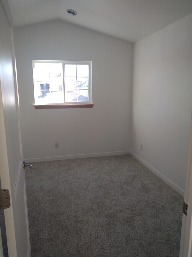 Building Photo - 2749 Hidden Dr