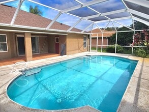 Building Photo - 911 Wood Creek Dr