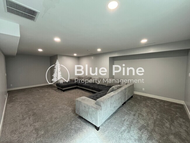 Building Photo - 3237 Harlow Dr