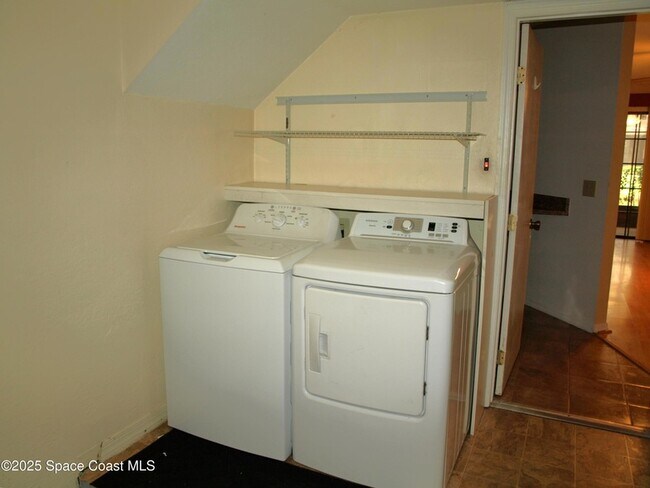 Building Photo - 831 Greenwood Manor Cir