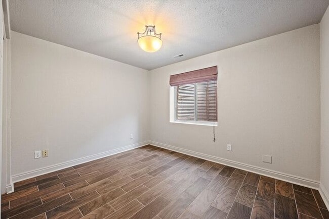 Building Photo - Beautiful 4-Bedroom Home in Lakewood with Finished Basement & Private Backyard