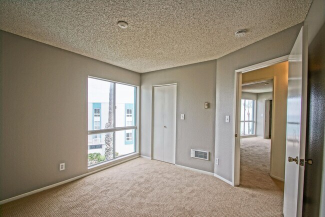 Building Photo - 2BR/2BA Condo with Stunning Ocean Views & ...