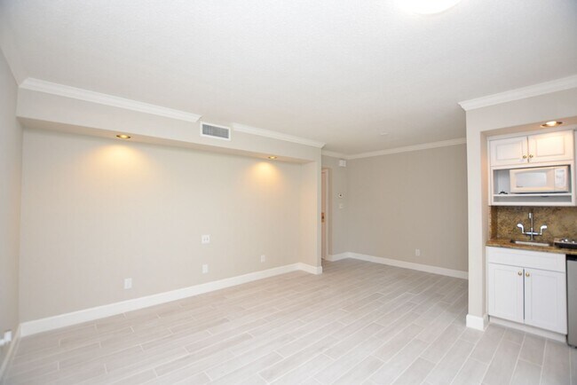 Building Photo - 622 Olde Camelot Cir