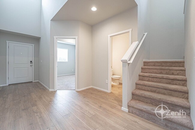Building Photo - 2608 S White Salmon Dr