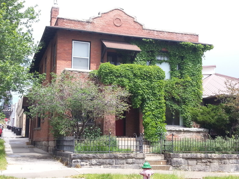 Front Entrance of Building - 739 W Broadway St