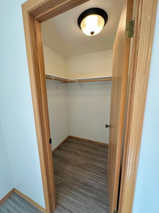 Building Photo - 4 Bedroom 3 Bathroom Home with Attached Garage, AC, and 2 Separate Living Areas!