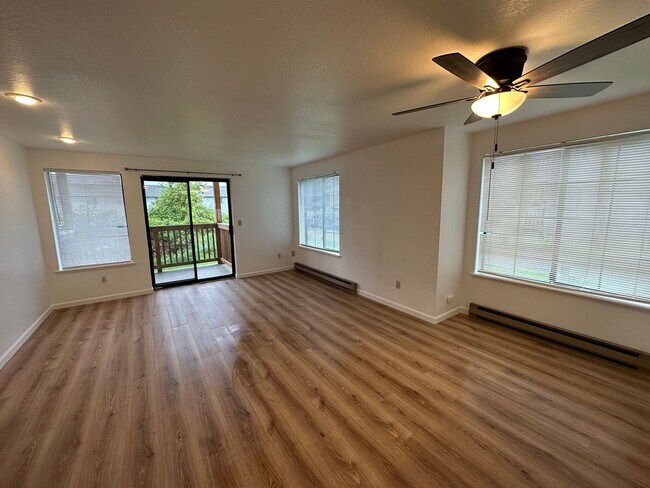 Building Photo - 2 Bed 1 Bath in heart of Bellingham Receive a $250 Amazon gift card upon move in!!
