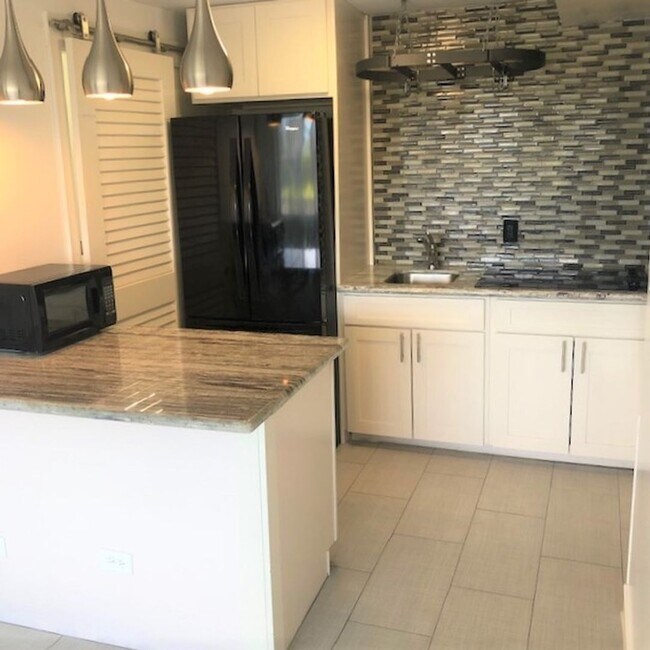 Building Photo - Upgraded Studio Unit at the Five Regents i...