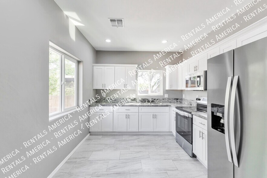 Building Photo - 1625 N Mountain View Ave