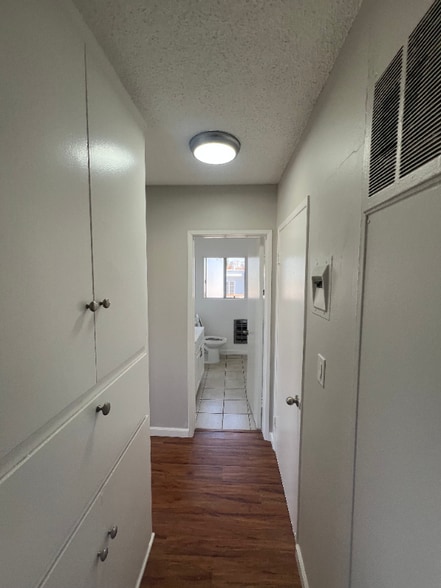 Building Photo - 3945 W 8th St