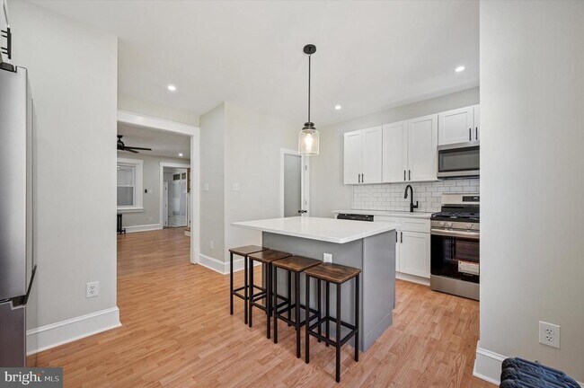 Building Photo - 928 S 50th St