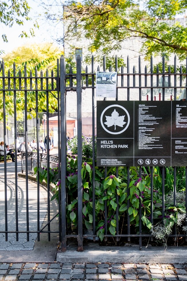 Building Photo - 500 W 43rd St