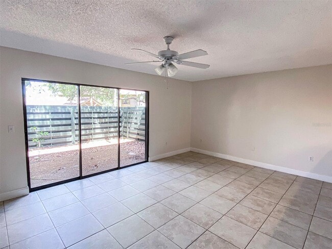 Building Photo - 955 Sunridge Dr