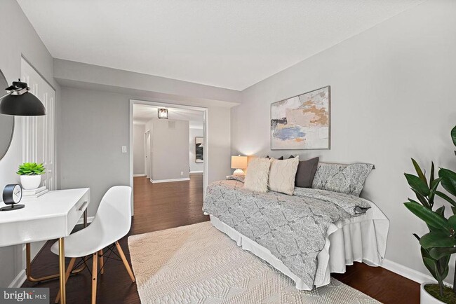 Building Photo - 8350 Greensboro Dr