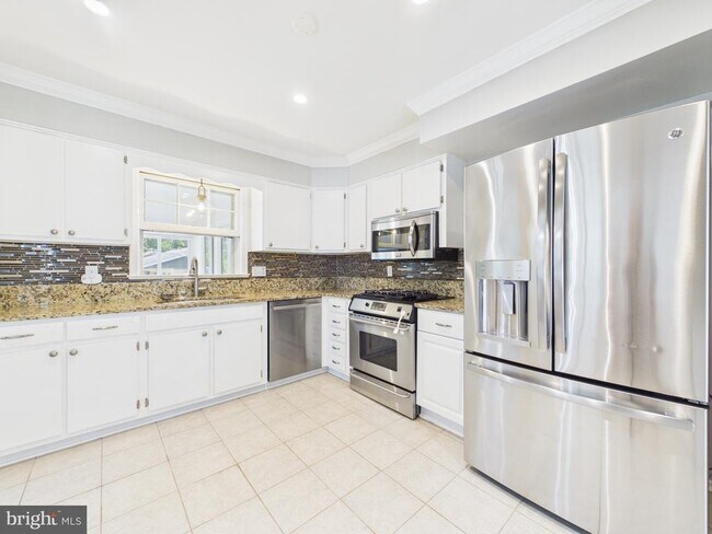 Building Photo - 9201 Cherrytree Dr