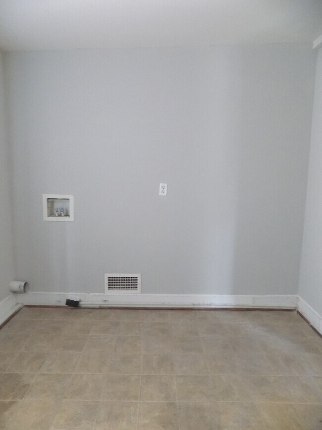 Building Photo - 3850 Capers Ave