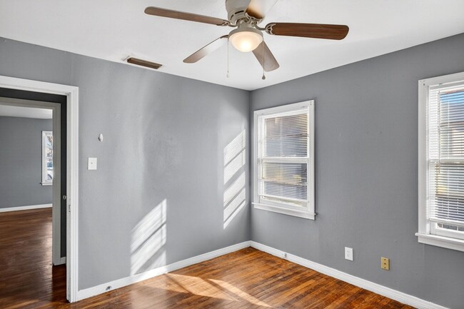 Building Photo - 2011 W 16th St