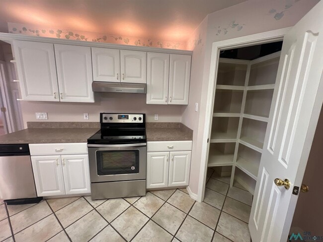 Building Photo - 721 Jeanie Dr