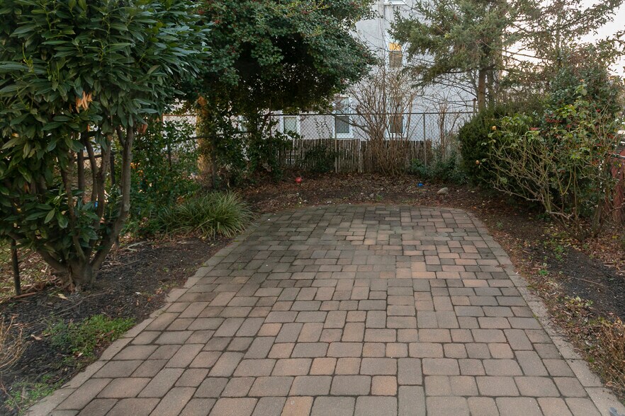 Building Photo - 4238 Pechin St